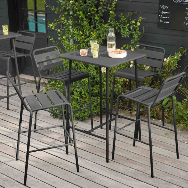 Moderner Garten-Bartisch mit vier passenden Barstühlen aus Metall in Anthrazit auf einer Holzterrasse.