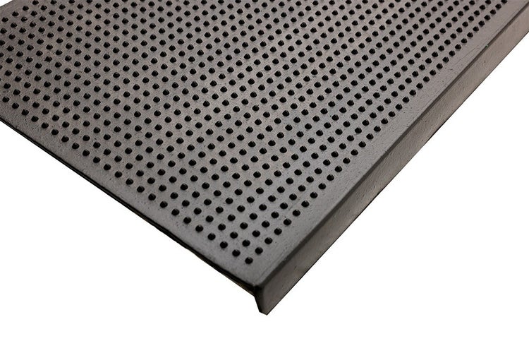 Gummimatte mit Löchern zur Ableitung von Flüssigkeiten