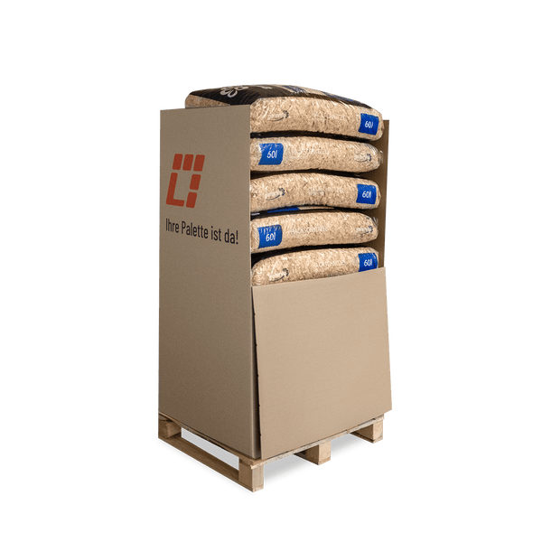 Palette mit 60 Liter Säcken Hackschnitzel in einer Kartonverpackung mit Hornbach Logo.