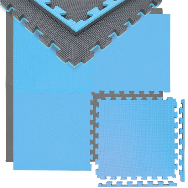Stapel aus quadratischen Puzzlematten mit Stecksystem aus Schaumstoff für Bodenbeläge.
