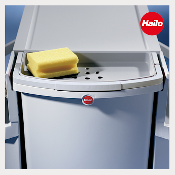 Hailo Abfallsammler mit integrierter Utensilienablage und Schwamm. Hailo Logo.