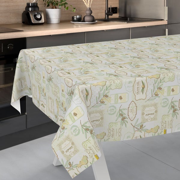 Abwischbare Tischdecke aus Wachstuch mit Oliven-Motiv, Etiketten und Olivenölflaschen im mediterranen Stil.