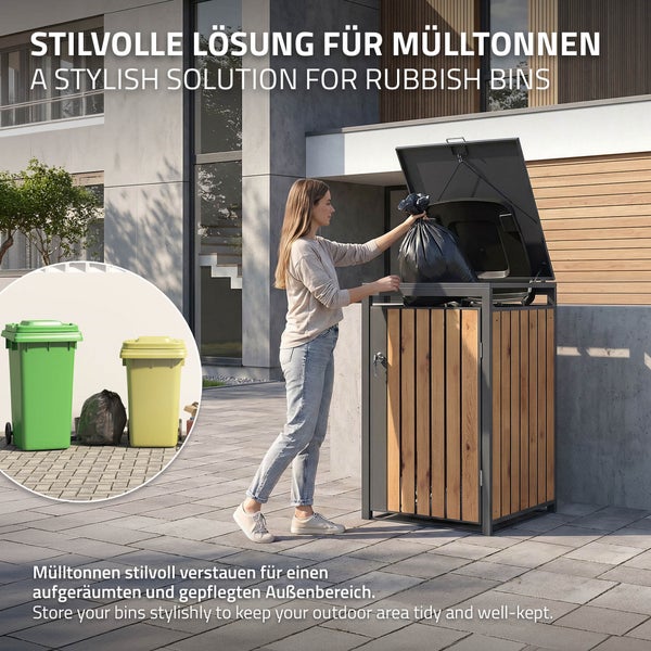 Eine Frau legt einen Müllbeutel in eine moderne Mülltonnenbox aus Holzlamellen und Metall in einem gepflegten Außenbereich.