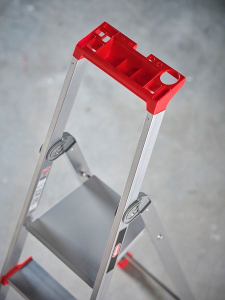 Aluminium-Stufenleiter mit rotem Haltebügel