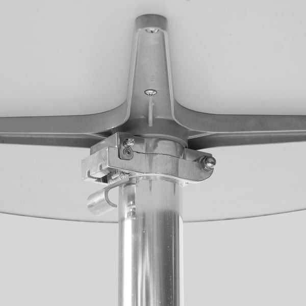 Nahaufnahme der Metall-Befestigung und des Verriegelungshebels auf der Unterseite eines Säulentisches.