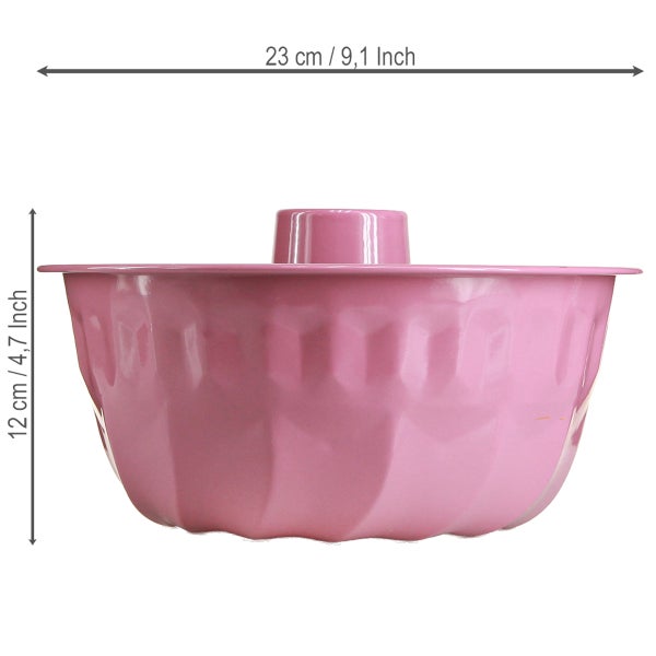 Rosa Gugelhupfform mit einem Durchmesser von 23 Zentimetern und einer Höhe von 12 Zentimetern.