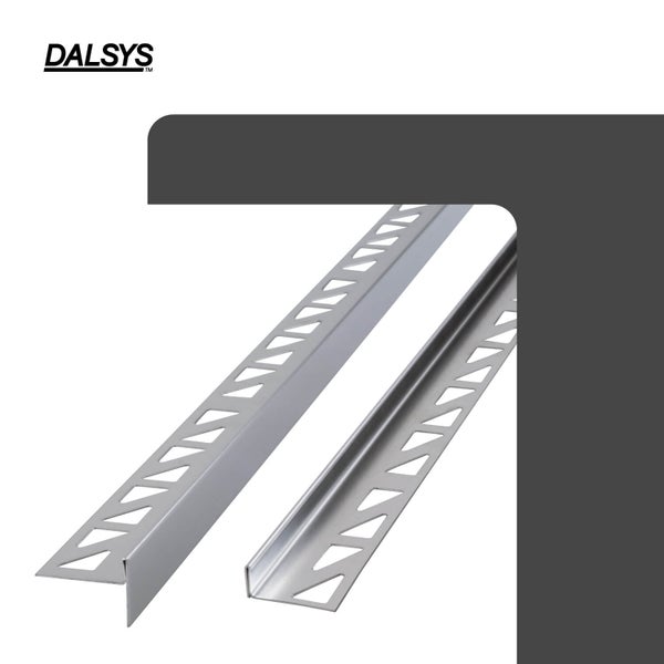 DALSYS Logo. Zwei verschiedene DALSYS Fliesenprofile aus Metall für Kanten- und Eckabschlüsse mit gelochten Befestigungsschenkeln.