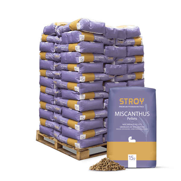 Stroy Miscanthus Pellets, Premium Pferdeeinstreu, violett-gelbe 15 Kilogramm Säcke auf Palette mit einer Probe loser Pellets.