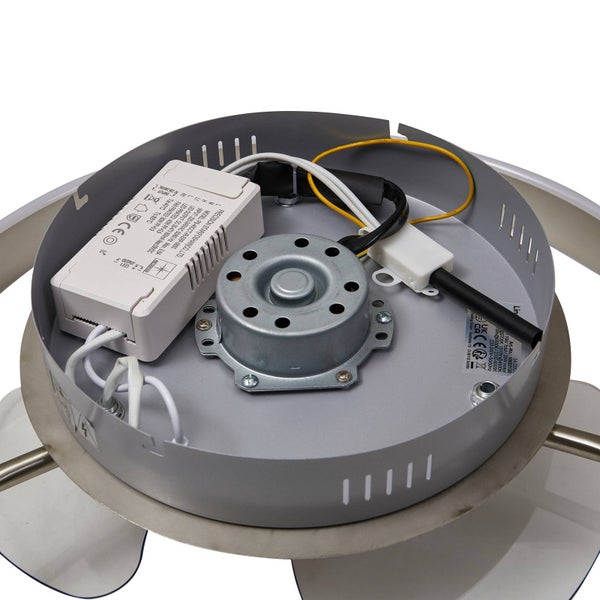 Innenansicht eines Deckenventilators mit Motor, LED-Treiber und Verkabelung im Montagegehäuse.