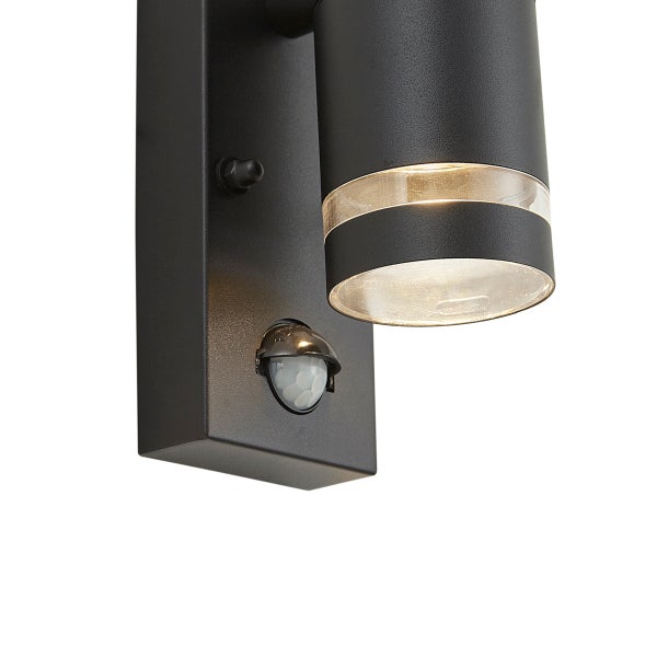 Außenwandleuchte in Schwarz mit zylindrischem Kopf und integriertem Bewegungsmelder.