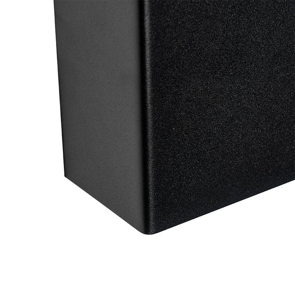 Detailaufnahme eines schwarzen Metallgehäuses