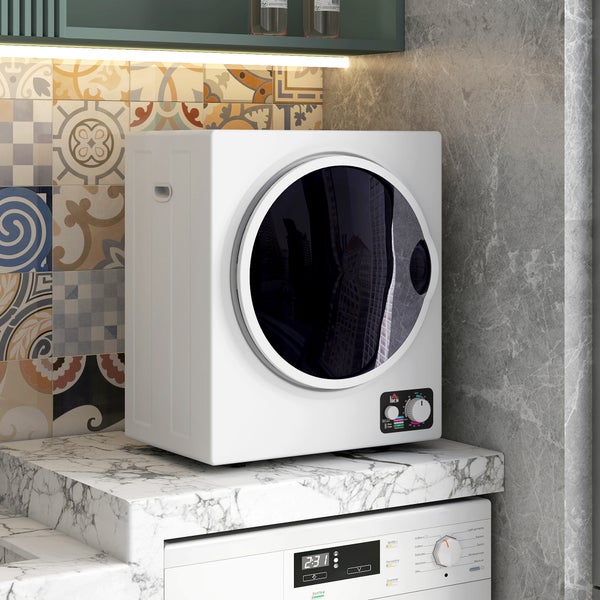 Weißer kompakter Wäschetrockner auf einer Marmoroberfläche in einem modernen Raum mit gemusterten Fliesen.