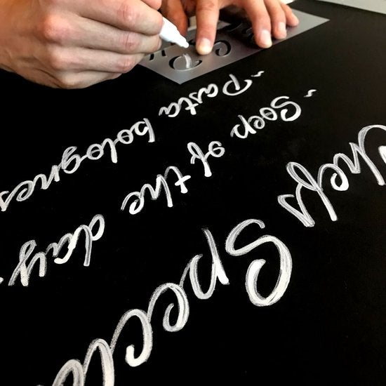 QBIX Buchstabenschablone Dekorative Buchstaben A4 Größe Kunststoff - Höhe Buchstaben 2-3cm