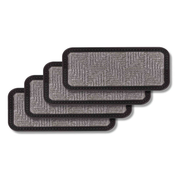 Vier rechteckige Treppenmatten mit gemusterten Oberflächen