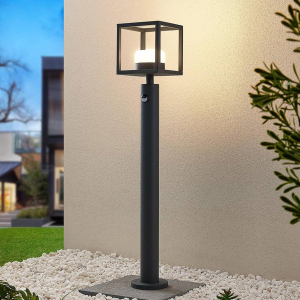 Lucande Außenleuchte Timio mit Bewegungsmelder (spritzwassergeschützt (Modern) in Alu aus Aluminium (1 flammig, GX53) - Wegeleuchte Pollerleuchte Wegelampe Sockelleuchte