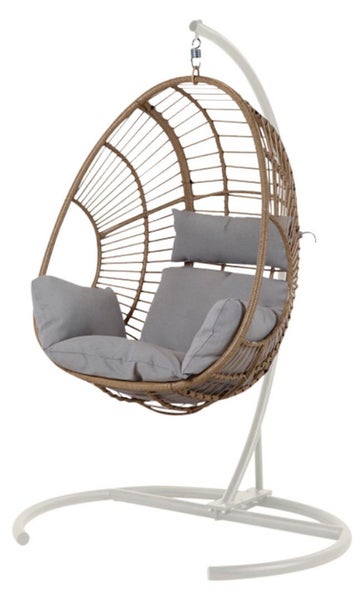 Hängesessel in Eiform aus braunem Geflecht mit grauen Kissen und weißem Metallgestell für den Garten.