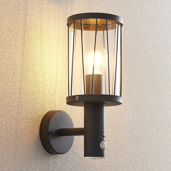 Lindby Wandleuchte außen Yonan mit Bewegungsmelder (spritzwassergeschützt (Modern) in Schwarz aus Edelstahl (1 flammig, E27) - Wandlampe für Außenwand/Hauswand Haus Terrasse und Balkon