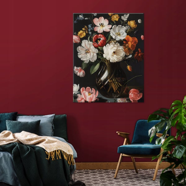 Gemälde mit Blumenstrauß über Bett und Sessel an der Wand