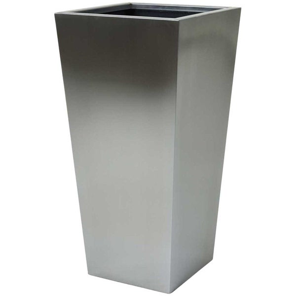 Hohes, quadratisches Pflanzgefäß aus Metall mit konischer Form.