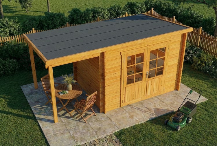 Gartenhaus aus Holz mit Pultdach und Schleppdach, Doppeltür mit Lichtausschnitten, Sitzgruppe auf der Terrasse und Rasenmäher.