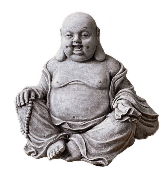 Sitzende Buddha-Statue aus Steinguss, lächelnd mit Gebetskette, geeignet als Gartendekoration.