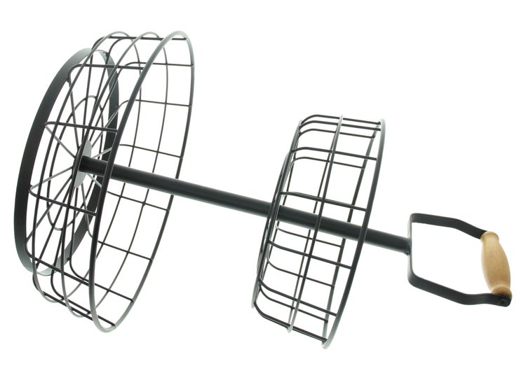 Kartoffelstampfer aus Metall mit Holzgriff