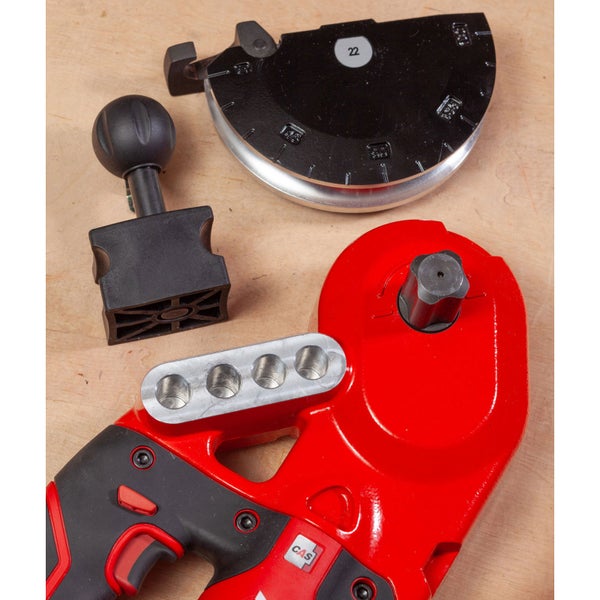 Rohrbiegegerät mit Biegesegment und Gegenlager