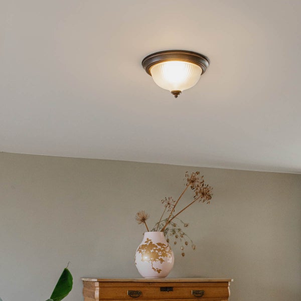 Deckenleuchte mit Glasschirm