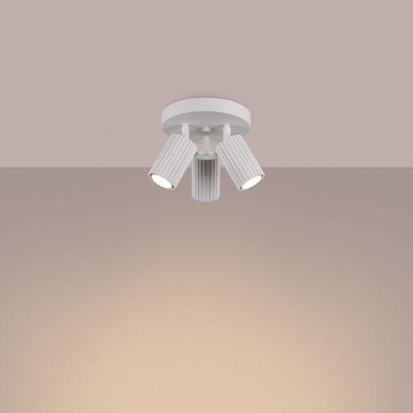 Deckenleuchte mit drei Strahlern