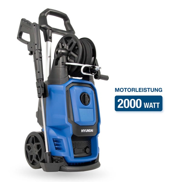 Blauer Hyundai Hochdruckreiniger mit 2000 Watt Motorleistung, Schlauchtrommel und Rädern.