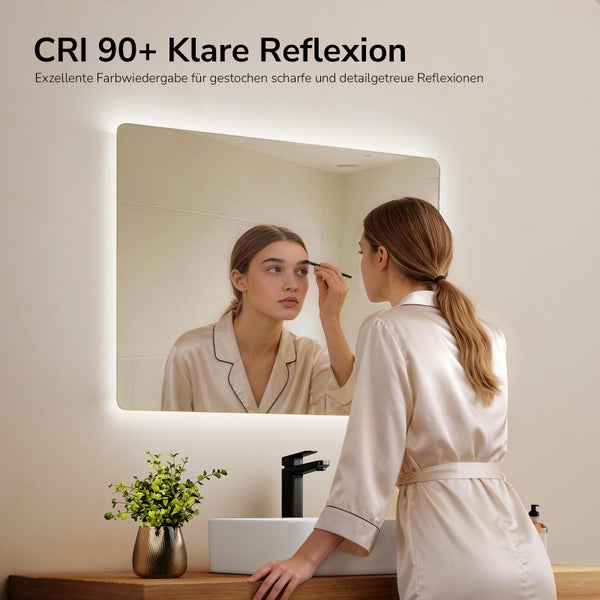 LED-Badezimmerspiegel mit Hintergrundbeleuchtung und hoher Farbwiedergabe in einer hellen Badezimmerszene mit Person vor einem Waschbecken.