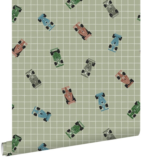 Tapetenrolle mit Rennwagenmuster auf kariertem Hintergrund