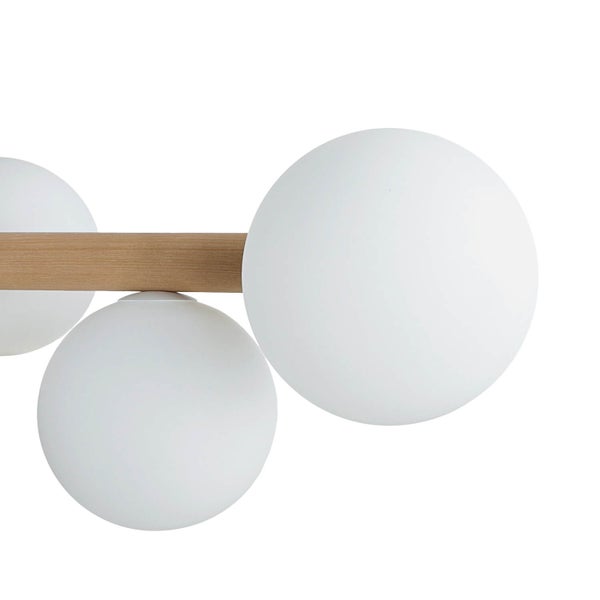 Deckenleuchte mit Holzstab und runden Lampenschirmen