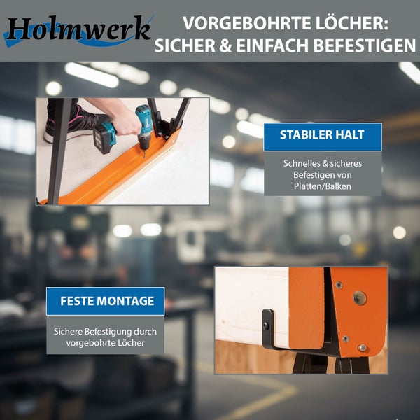 Holmwerk Logo. Oranges Arbeitsbock Set mit einklappbaren Beinen, Halterungen für Arbeitsplatten und Zubehörhaken, zusammengeklappt dargestellt.