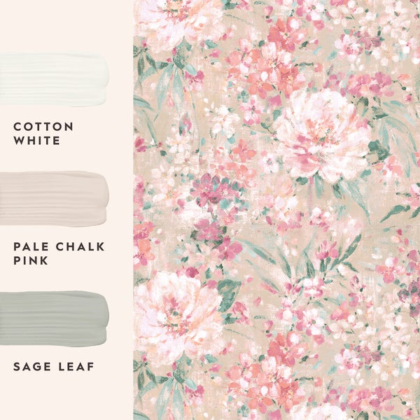 Blumige Tapete mit passenden Farbmustern in Cotton White, Pale Chalk Pink und Sage Leaf zur Wandgestaltung.