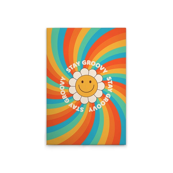 Dekoration mit dem Schriftzug 'Stay Groovy' und einer lächelnden Blume