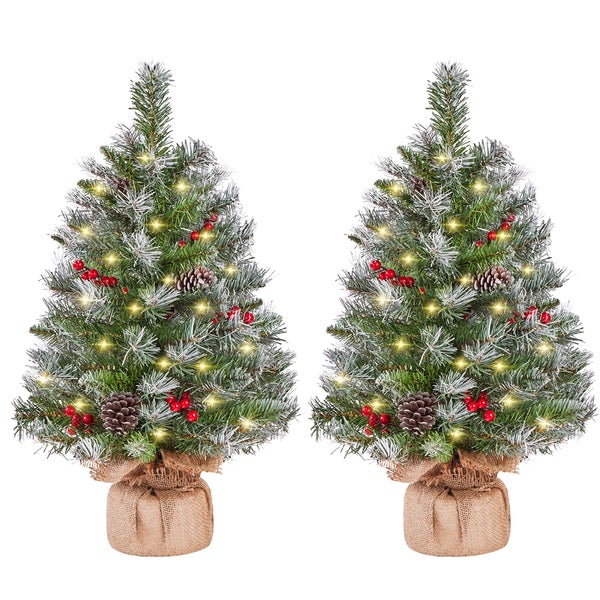 Zwei dekorierte Mini-Weihnachtsbäume mit Jutesack