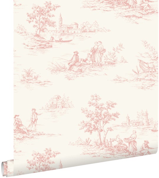 Vlies-Tapete mit Toile-de-Jouy-Muster und ländlichen Szenen in Rot.