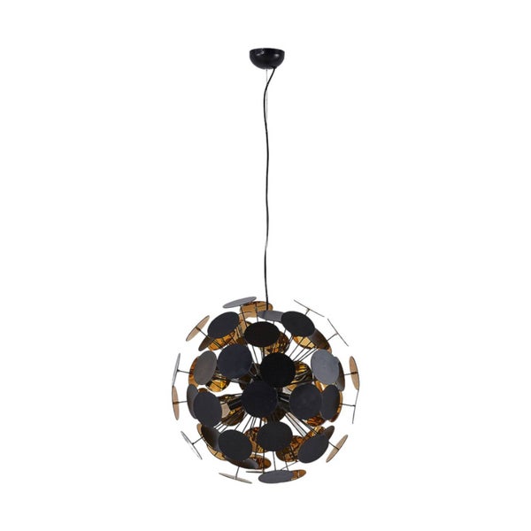 Kugelförmige Pendelleuchte aus runden Metallscheiben in Schwarz und Gold mit schwarzer Kabelaufhängung.