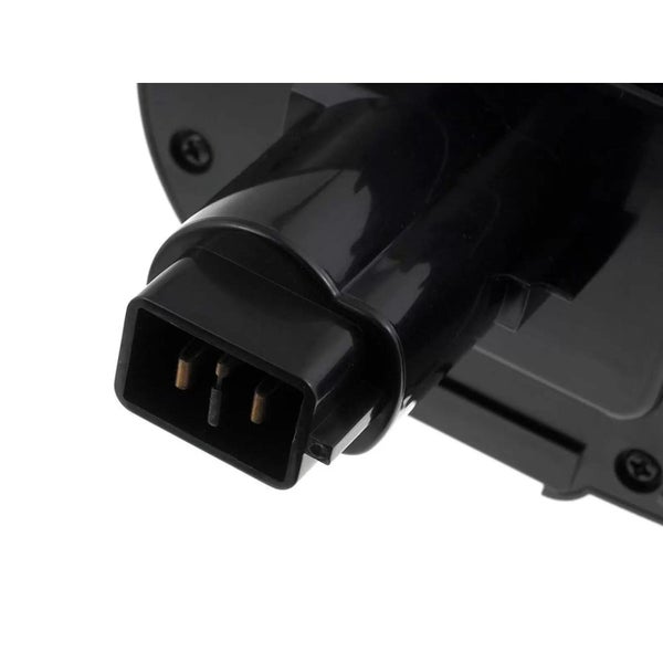 Nahaufnahme eines schwarzen, dreipoligen Elektroanschlusses mit rechteckigem Kunststoffgehäuse.