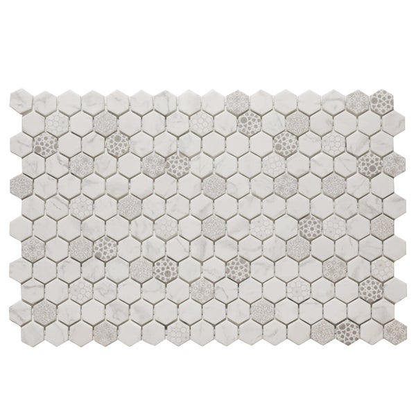 Mosaikfliese mit sechseckigen Elementen und verschiedenen Mustern