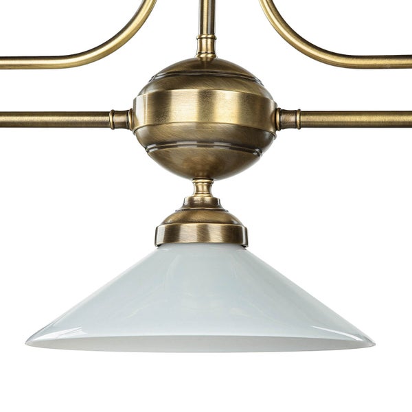 Detailansicht einer Pendelleuchte mit Metallelementen und Lampenschirm