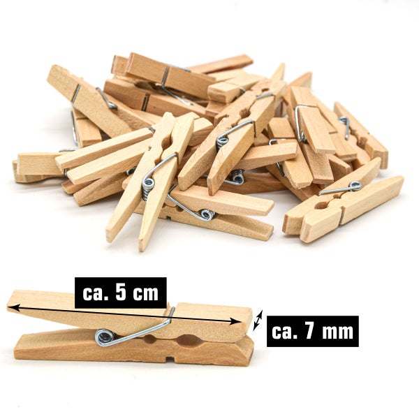 Set aus Holz-Wäscheklammern mit Feder, Länge circa 5 Zentimeter, Breite circa 7 Millimeter.