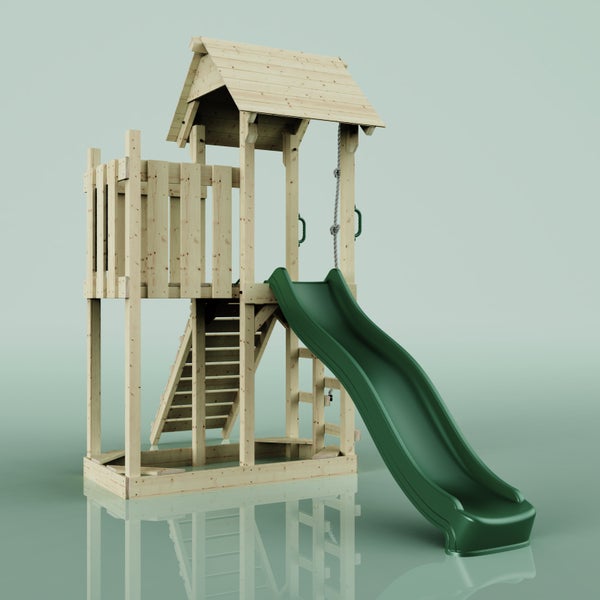 Spielturm aus Holz mit grüner Rutsche und Kletterseil