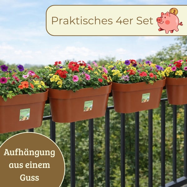 Praktisches Vierer-Set Balkonkästen aus Kunststoff mit integrierter Aufhängung aus einem Guss, bepflanzt an einem Balkongeländer.
