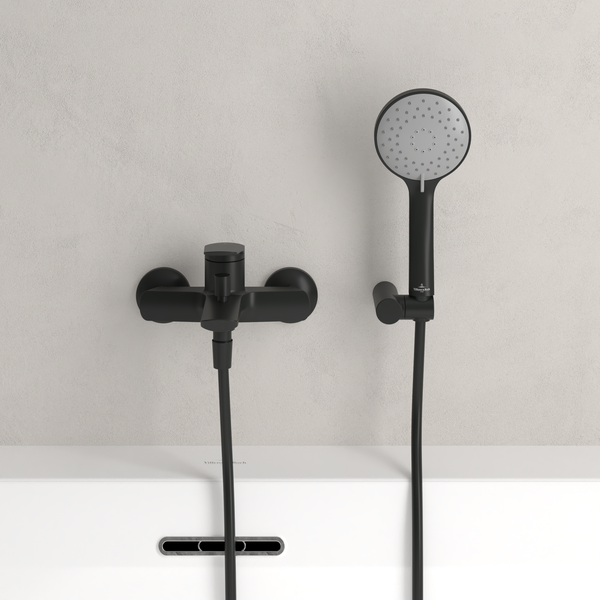Villeroy & Boch Oasis Badewannenarmatur Aufputz, Wasserhahn Badewanne mit Rückflussschutz und Umstellfunktion, Mischbatterie Badewanne mit beweglichem Strahlregler, rund, Matt Black