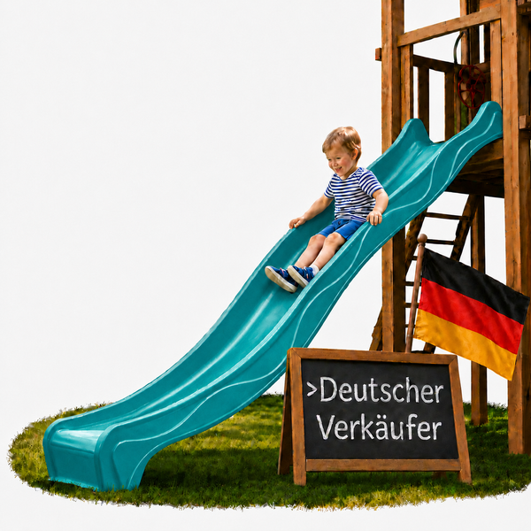 Kind auf einer Wellenrutsche aus Kunststoff an einem Spielturm aus Holz mit einer Deutschlandfahne und einer Schiefertafel.