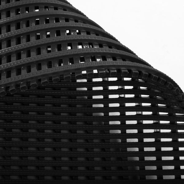 Schwarze Gummimatte mit Gitterstruktur