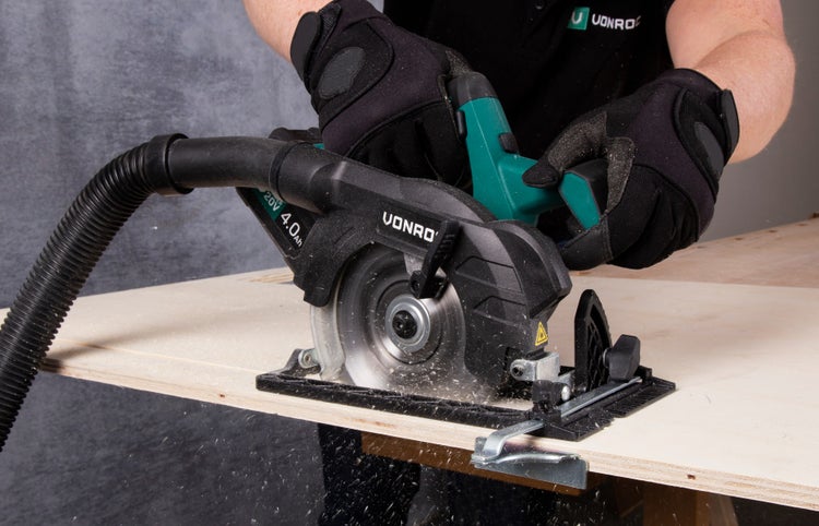VONROC Handkreissäge Akku 20V - Akku Kreissäge 150mm, Säge inkl. Laserführung & Staubabsaugung - Ohne Akku und Ladegerät - inkl. 2 Sägeblätter
