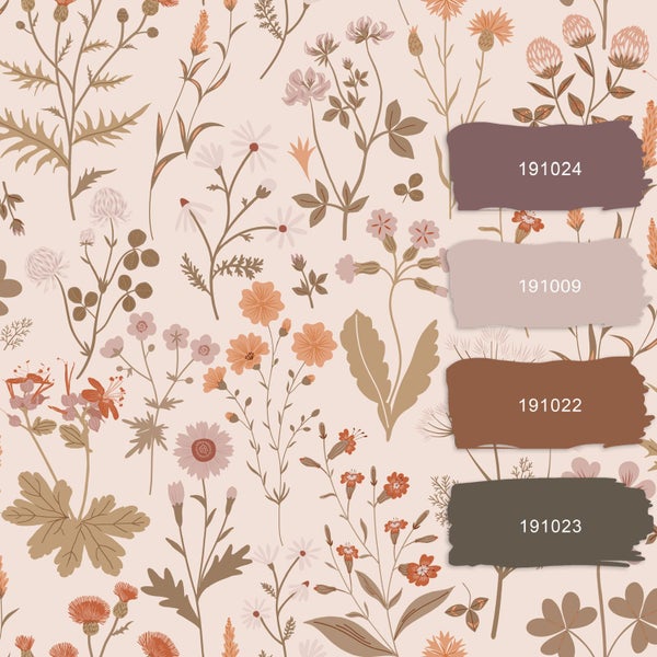 Blumentapete mit Wiesenblumenmuster und einer Farbpalette aus vier abgestimmten Farbtönen mit Nummern.